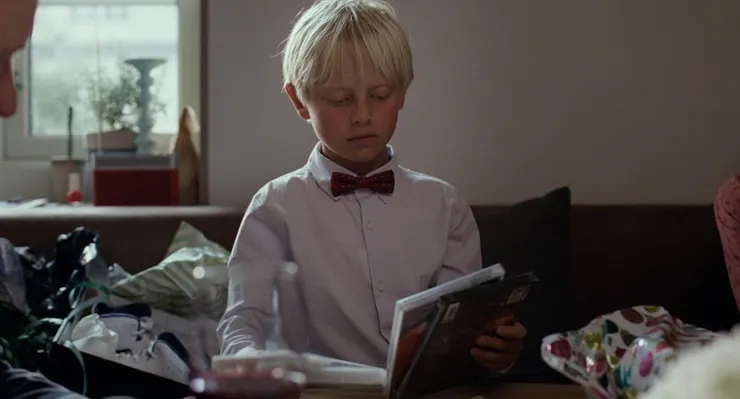 (古斯塔夫送Alex「成人動作片」當生日禮物，這邊我有笑出來)