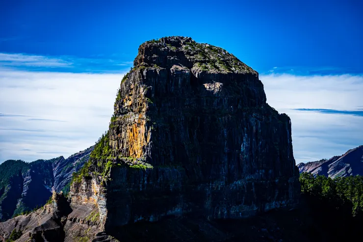 領隊拍的超美大霸尖山（小知識：500元上面的就是這座山哦！）