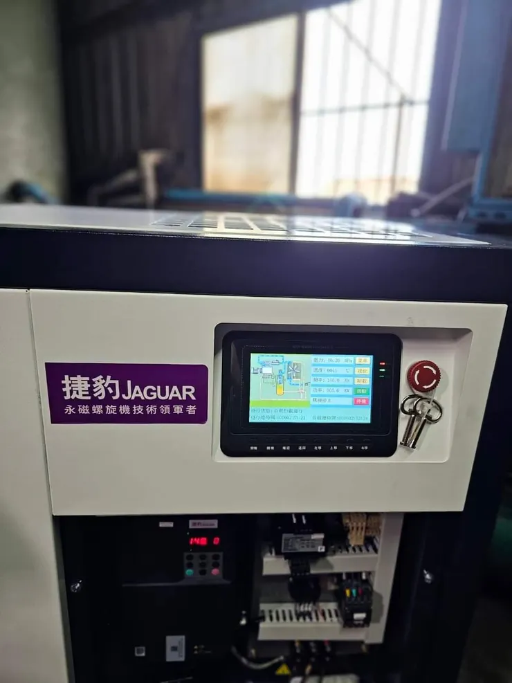 全系列中文圖形化觸碰操作介面，可直接支援遠端控制