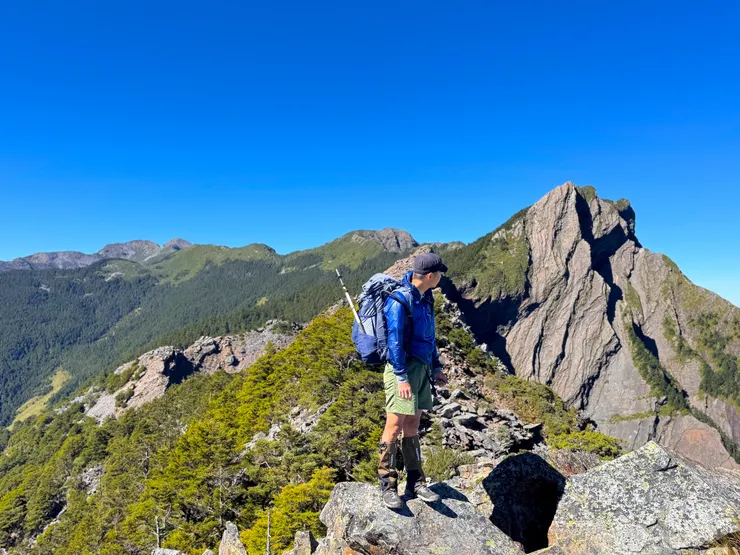 從石頭布秀蘭山開始，沙地瘦稜及巨石岩稜走到飽～～
