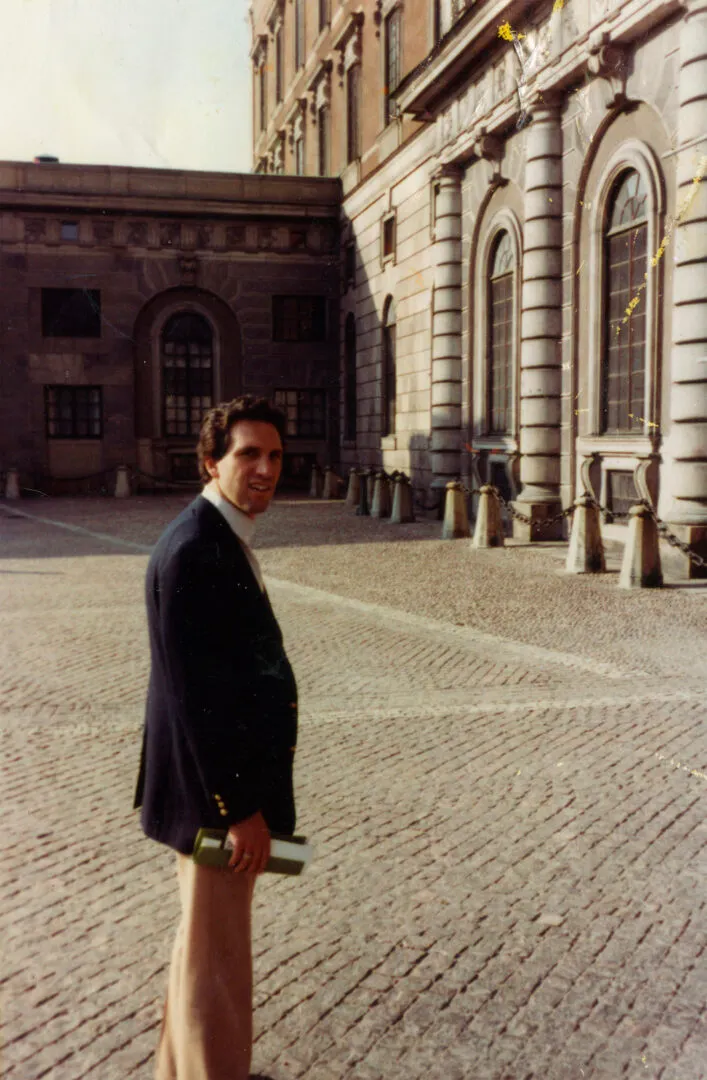 前任星巴克執行長 Howard Schultz 在 1983 年造訪米蘭,圖片來源 Starbucks。