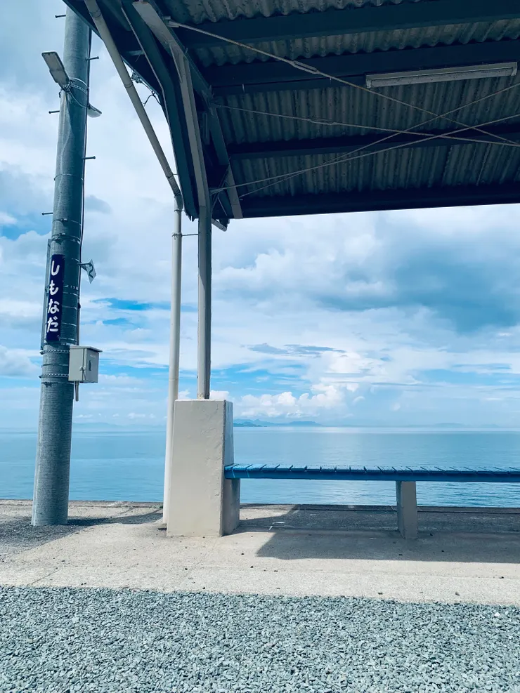 下一位還沒坐上去的拍照空隙。