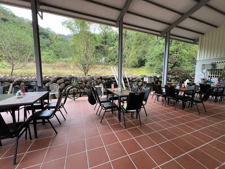 很久沒來，座位變多了。