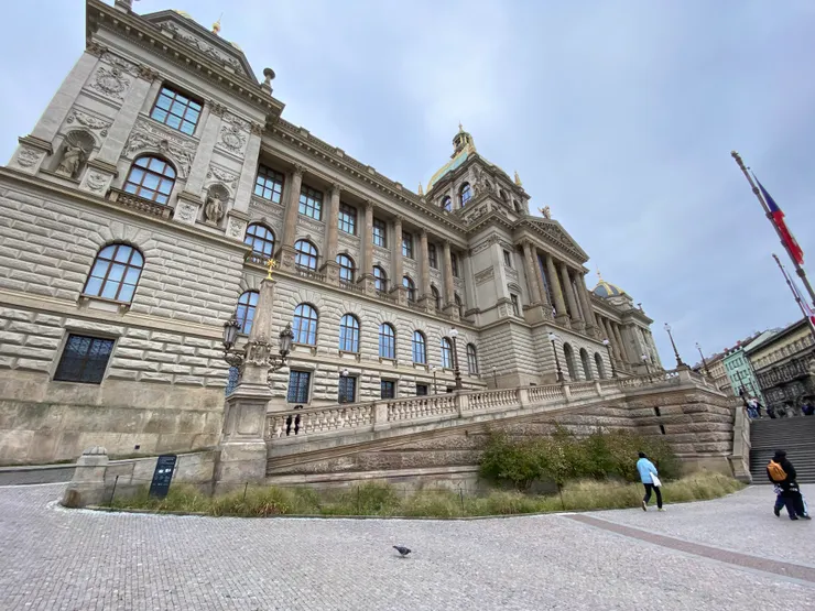 ▲出museum地鐵站後，往布拉格國家博物館前進。