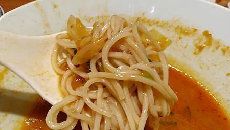 [異國美食]令人噴香的一碗新加坡樂天餐飲集團來的拉麵，集合鮮