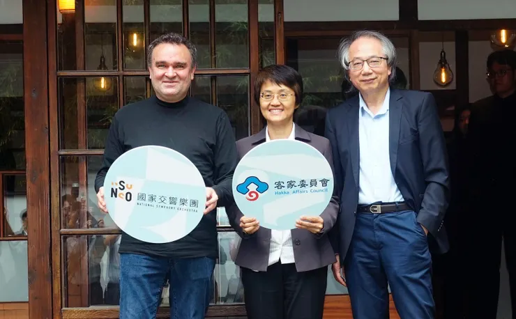 左到右為音樂家魏德曼、客委會主委古秀妃、NSO榮譽指揮暨《以 樂會客2.0》總顧問呂紹嘉。（攝影／林敬原）