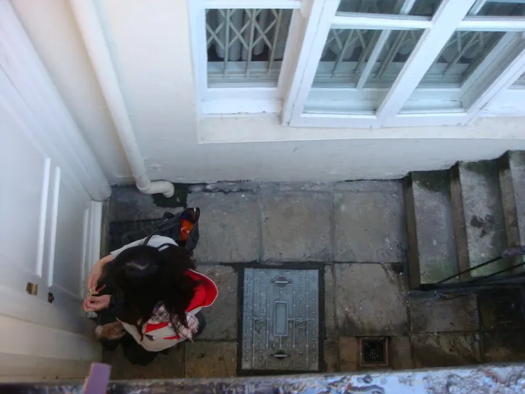 住在歐美影集才有的地下室