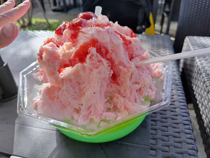 草莓牛奶雪花冰