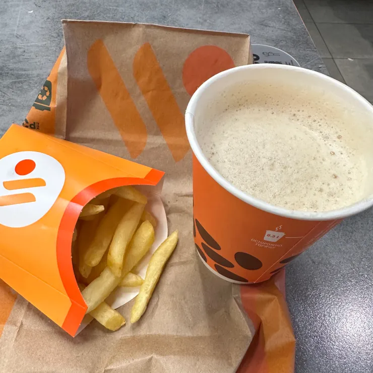 參加活動前又冷又餓去吃了俄國的麥當勞