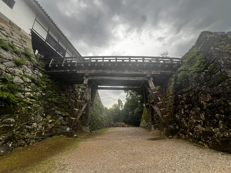 天秤櫓，這是從長濱城拿來用的建材，是真正當時留下的古蹟。