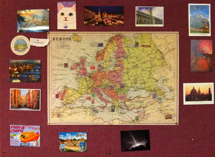 我在Leeds 宿舍的房間內掛著從愛丁堡買到的歐洲地圖，伴隨著遊歷各國所蒐集的明信片，代表我的夢與實踐