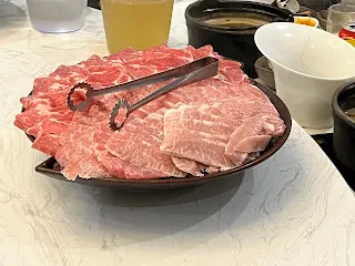 可能會這樣想：看吧，現在就是沒有足夠的錢，所以這輩子大概就這樣了！但是，現在還沒有錢，不代表以後也不會有錢。況且，就算是沒錢還是一樣可以活下去的，並不是說錢不重要。而是要去練習將金錢的能量持續吸引過來，成為一種自然而然的境界。因為既然知道現實都是幻覺，那為何不能由自己來產生這樣的幻覺呢？