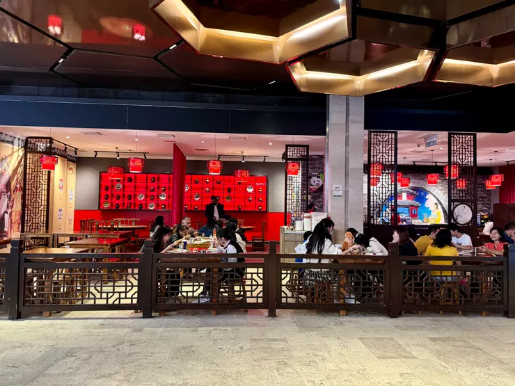 餐廳外看向裡面的角度