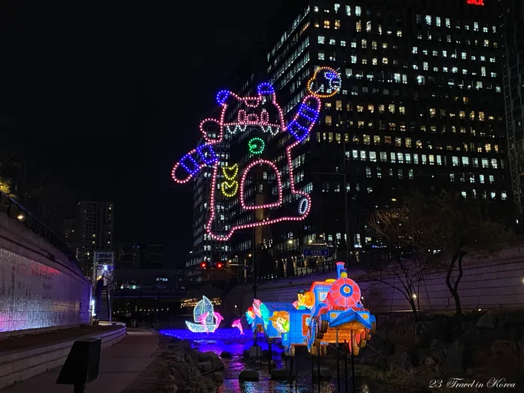 在空中的就是首爾的吉祥物神獸「HECHI」