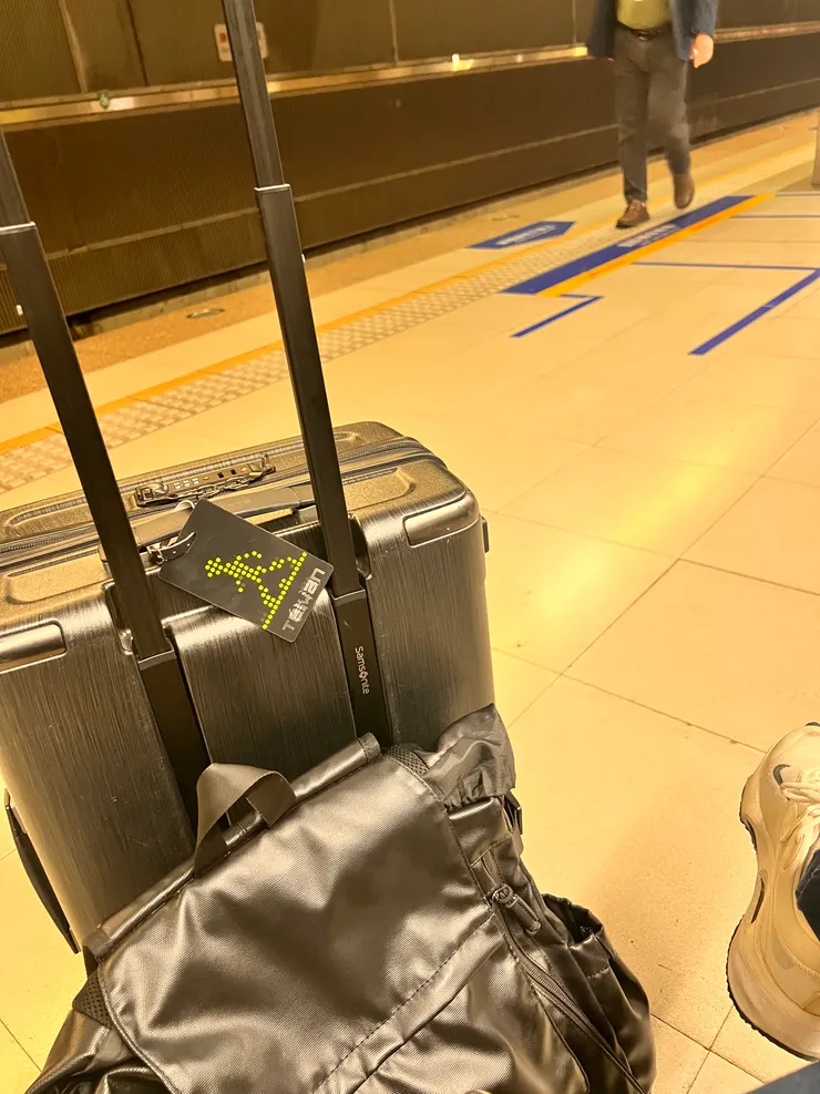 一個人，一個背包，一個行李箱