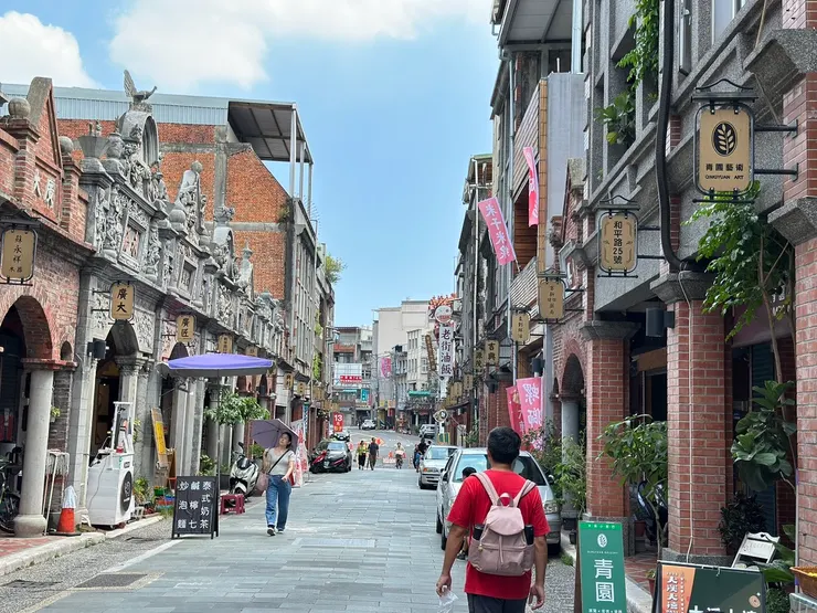 大溪老街的牌樓真的是我看過台灣數一數二美