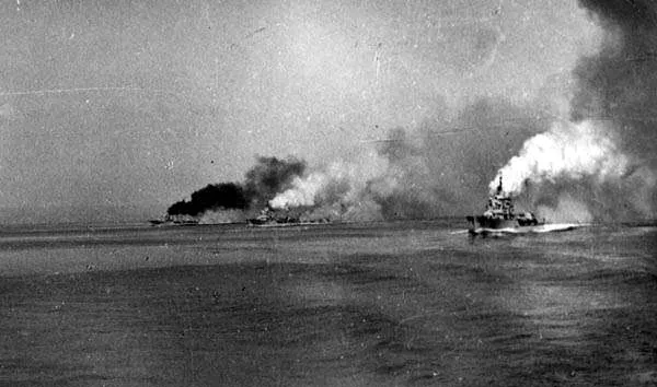 「卡爾杜齊號」與姐妹艦「奧里亞尼號」和「焦貝蒂號」一起航行