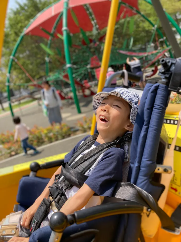 輪椅盪秋千滿足行動不便族群想擺盪的樂趣。20210416