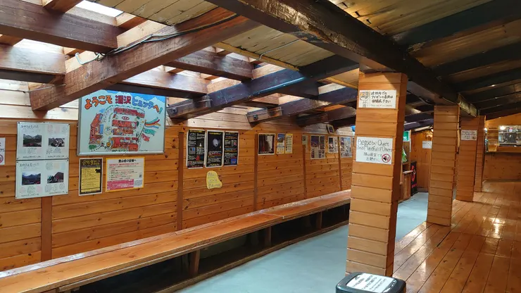 牆上有許多登山相關知識。包括裝備、水分補給、體能訓練......