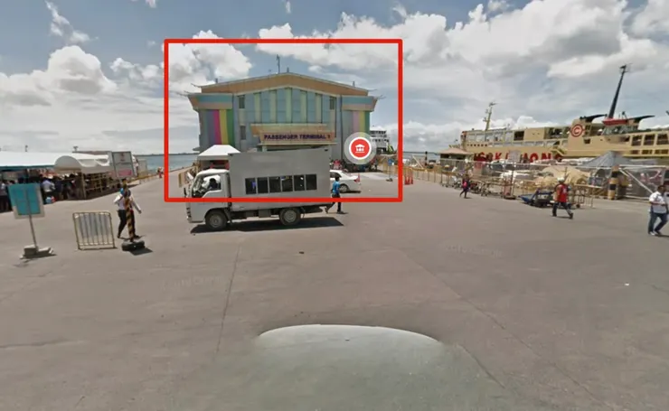 穿過現場售票處，繼續往碼頭走就會看到 Terminal，已經買好票的話直接進去就行。圖片截圖自 Google 地圖街景