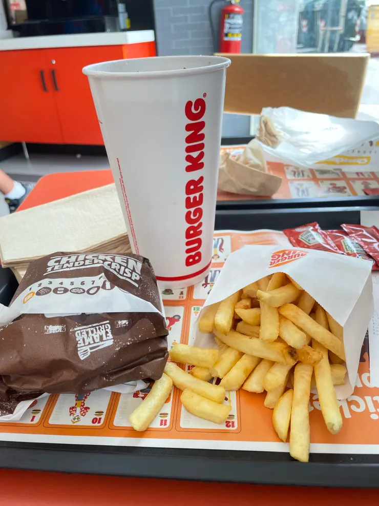 很久沒有速食，所以看見還是忍不住就決定吃這個當晚餐