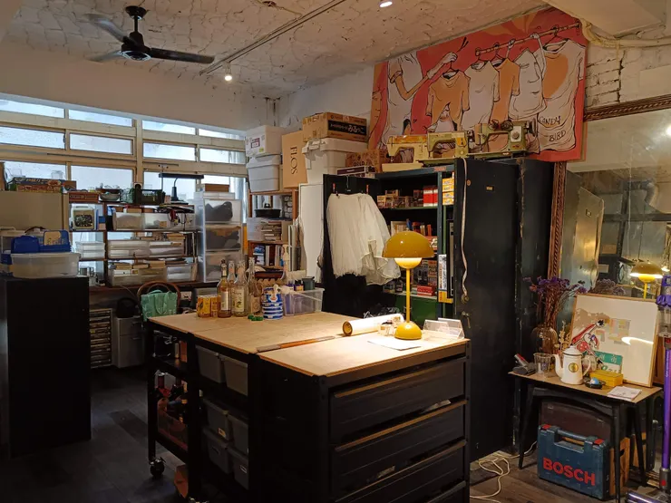 吧台後方有工作區域