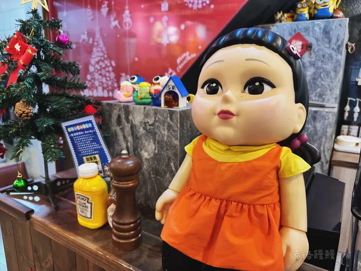 公仔中唯一的華人(武器??)XDD