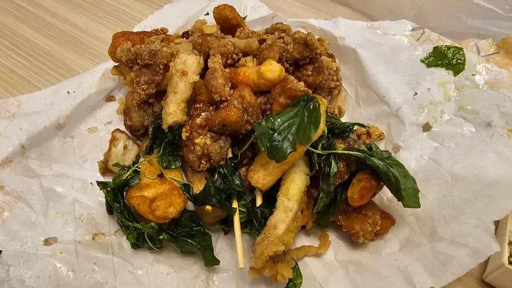 老爸他朋友買的鹹酥雞都是貴貴的品項!很謝謝老爸他的有錢人朋友!