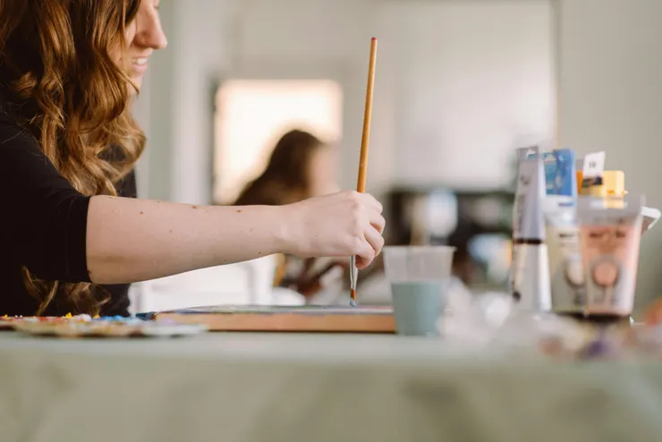 回想起自己畫畫的興奮感還有成就感。圖片來源自　攝影師Anete Lusina