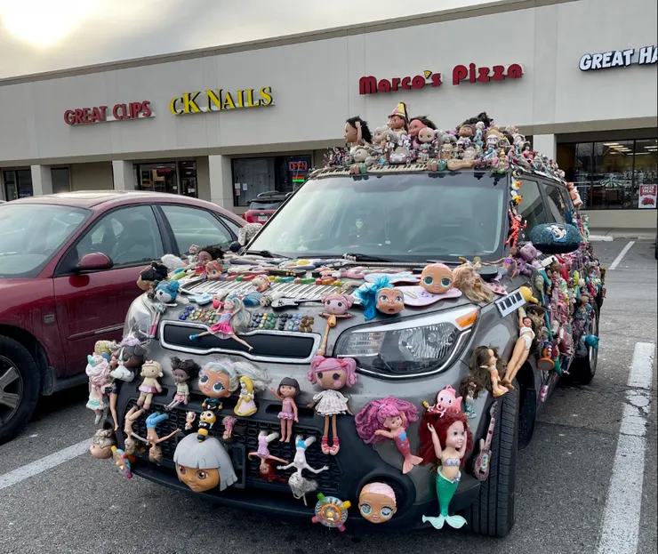 作者攝於 2023年1月｜車內站立的「尼古拉」（原創作品，請勿擅自使用或轉載。）