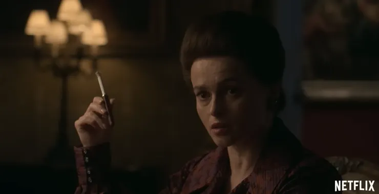 她看得最清楚，也最孤單。