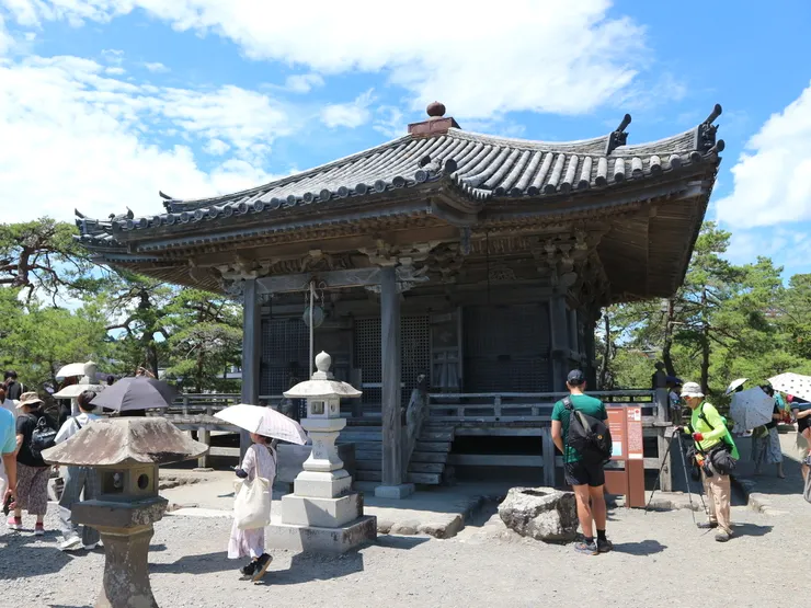 五大堂內供俸著慈覺大師圓仁開山「延福寺」時安置的五大明王像，因極為珍貴，故33年才開放幾天讓民眾膜拜