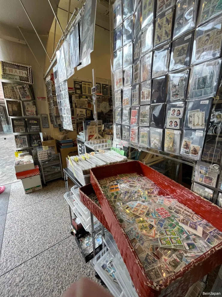 成千上萬成堆的郵票讓你慢慢撿寶