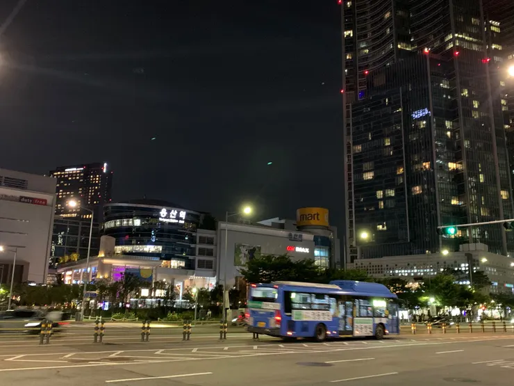 夜晚的龍山站 Yongsan Station