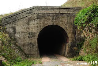 白沙屯一帶多為地質鬆軟的海埔地，當時採用隧道通過這段丘陵地