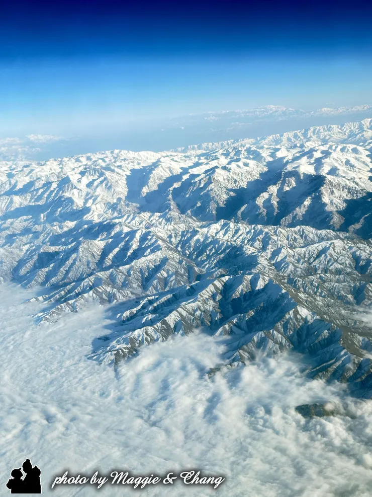 這一幕的雪山景觀，像極了電影中的夢幻場景——壯麗、神聖、令人屏息。