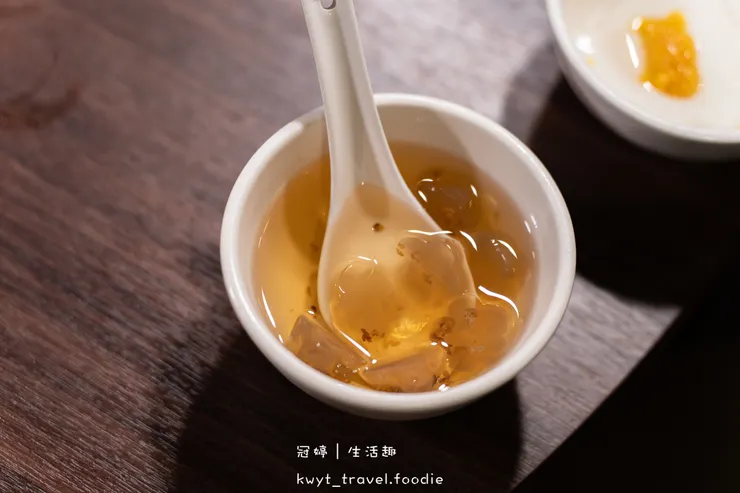 [高雄左營火鍋餐廳]銅花精緻涮涮鍋，火鍋界的LV！整隻龍蝦與A5和牛的奢華約會，專人桌邊服務，左營約會餐廳推薦，附最新菜單