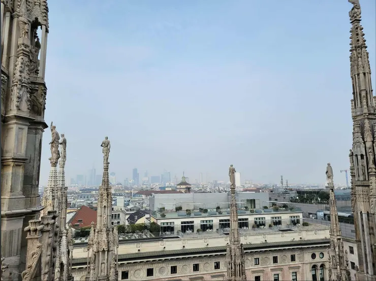 頂樓看出去的風景，以後有錢一定要在對面的餐廳吃飯