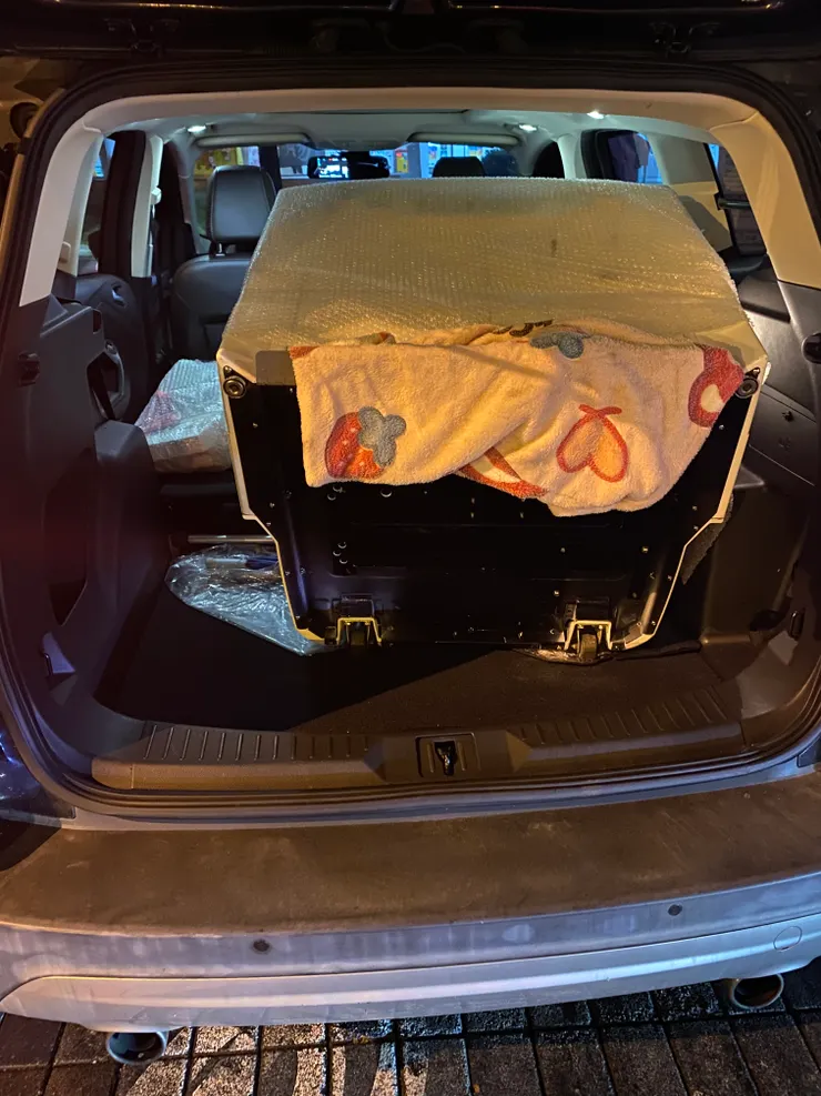 其實已經把後照鏡都擋住QAQ