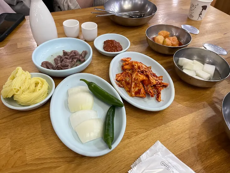 澎湃的小菜，甚至還有雞胗