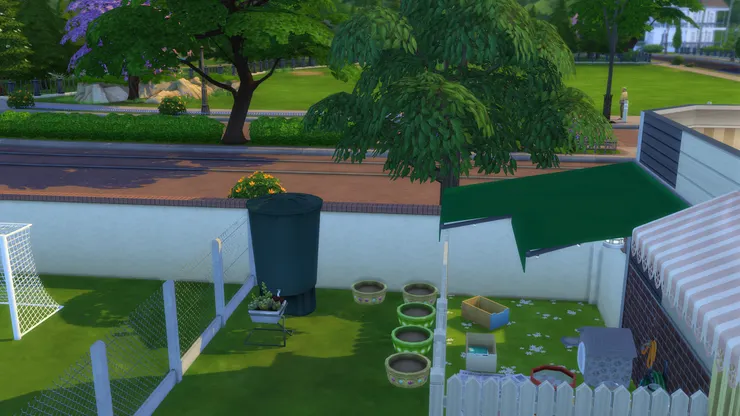 因為校園夠大和環境許可，所以能夠同時飼養動植物。在香港一定看不到，起碼不能養動物。