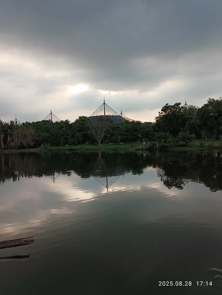 六堆煙雲暮靄紛