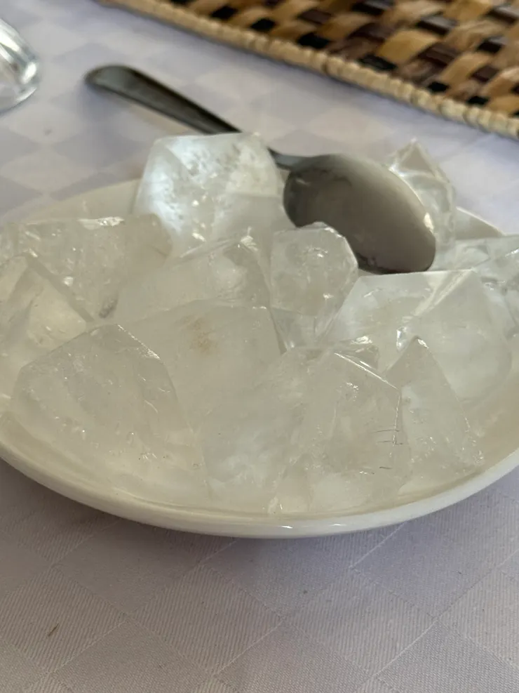 有點小讓人OMG的冰塊（有懸浮物）