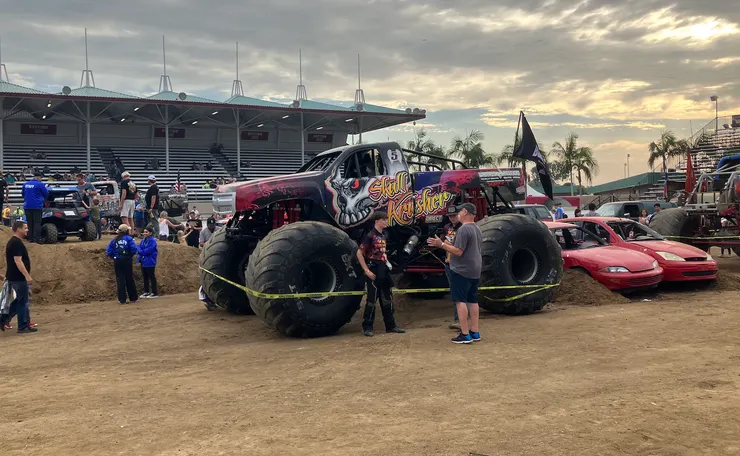 相當大台.接近2米高？