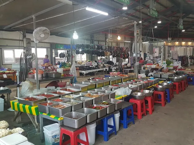 血腸湯攤位實際是賣金奇等醃漬物