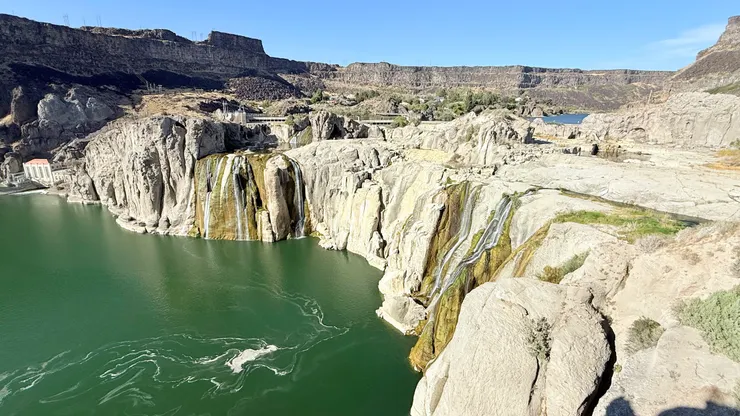 枯水期的肖松尼瀑布