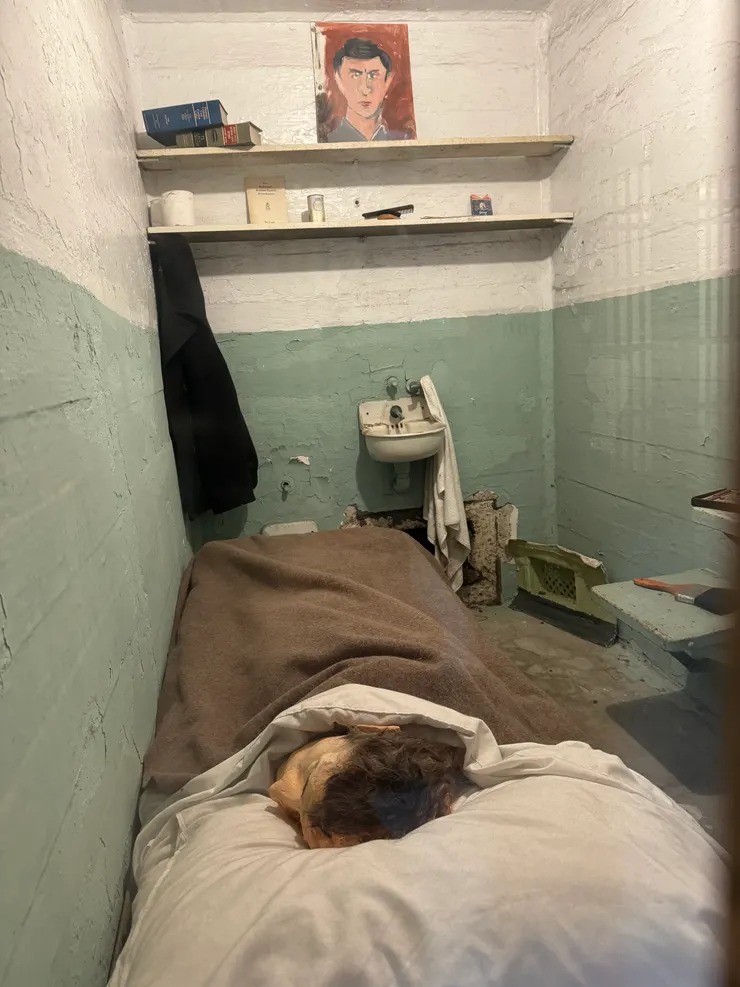 模擬當年的三位犯人以假人越獄成功