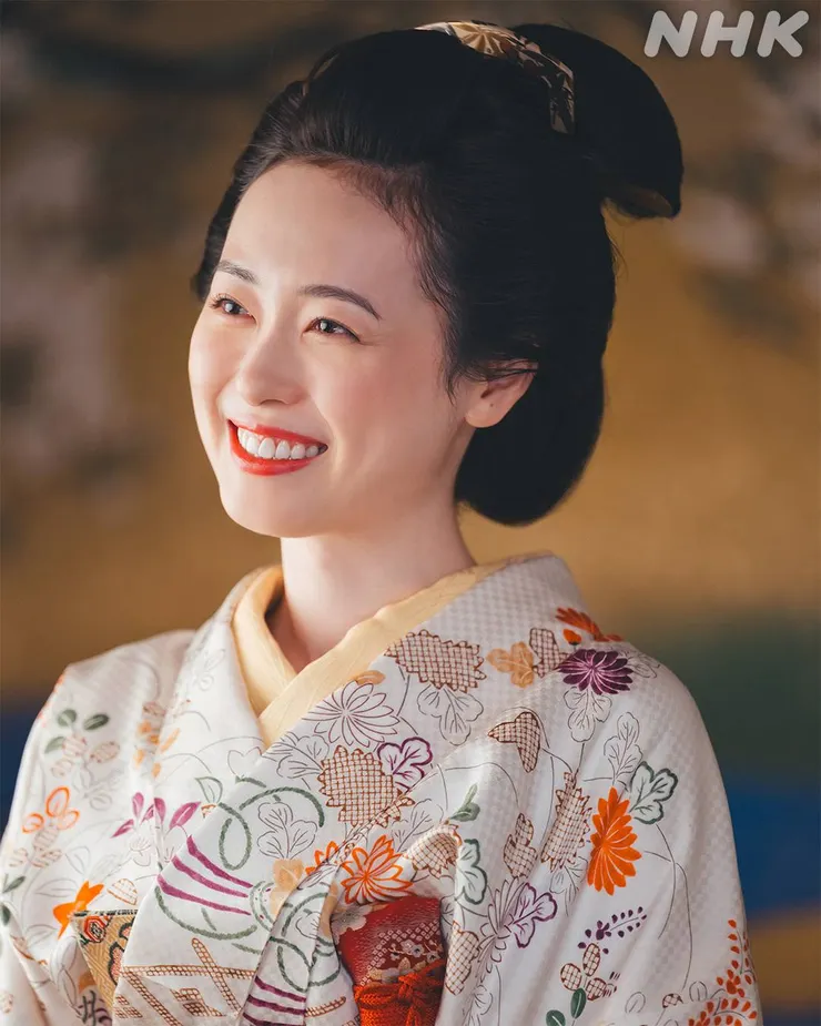 陶醉在愛情裡的誰袖笑得甜蜜