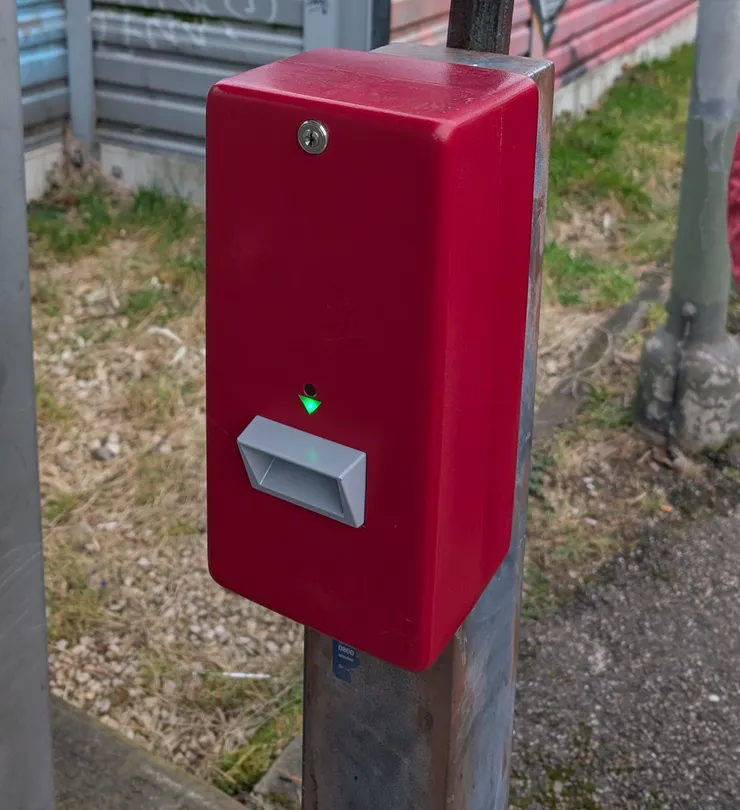 剪票機，短邊插入打卡