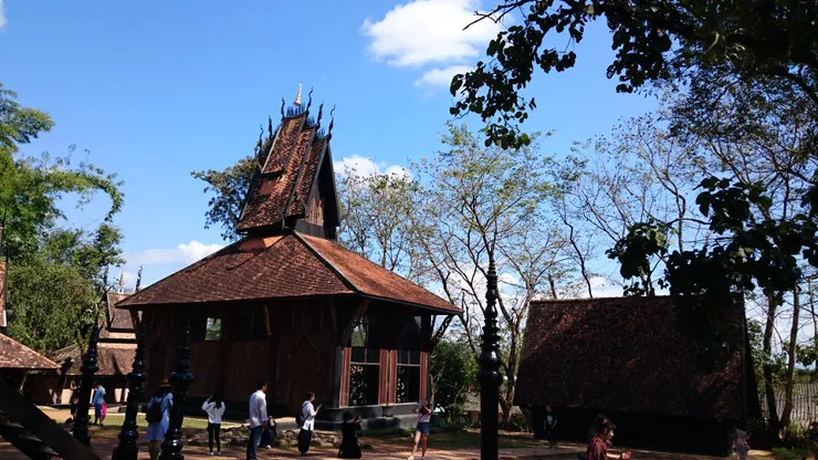 黑廟的園區寬廣舒適